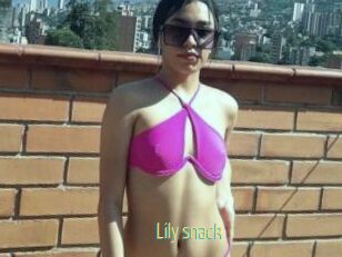 Lily_snack