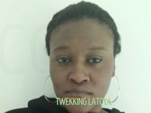 TWEKKING_LATOYA