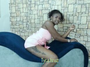 Tyra_kruz